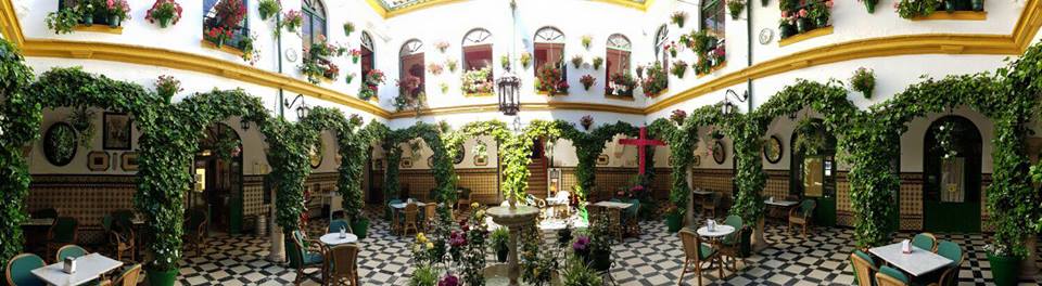 Fiesta de la Cruz en el Barrio de Cerro de Cabra